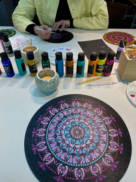 Mandalas en puntillismo: cuando el arte calma el alma y acompaña las grandes decisiones