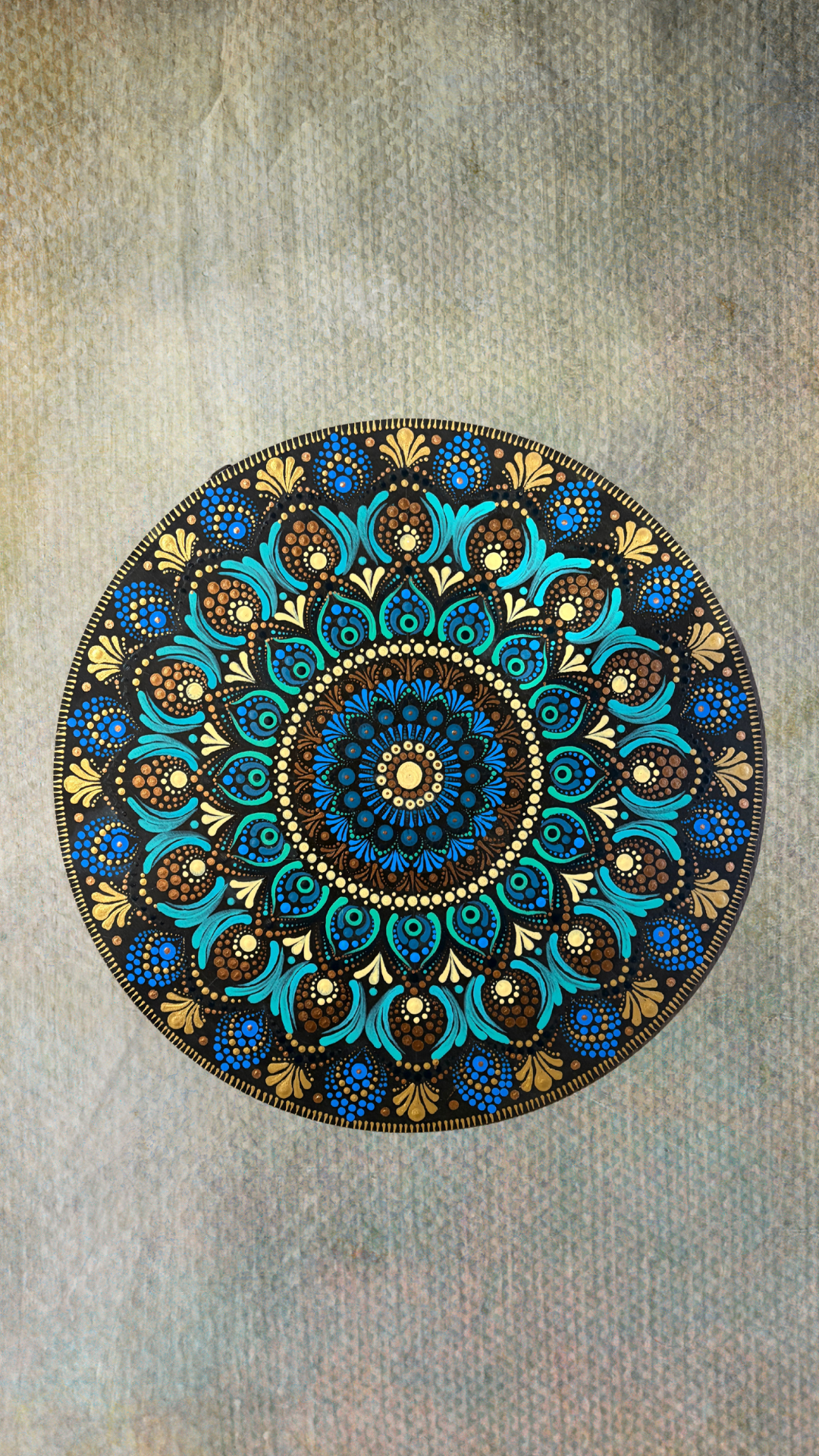 Mandala artesanal sobre madera · 40 cm · Pintado a mano con acrílico